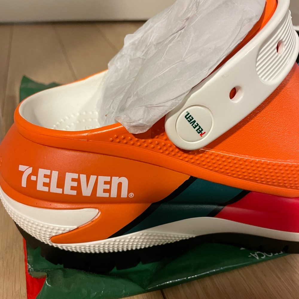 7-11 Seven Eleven Classic Orange crocs - men’s 4/women’s 6 - Picture 4 of 6